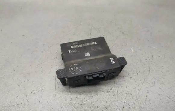 Volkswagen Golf V Gateway control module 1K0907530F 1K0907951