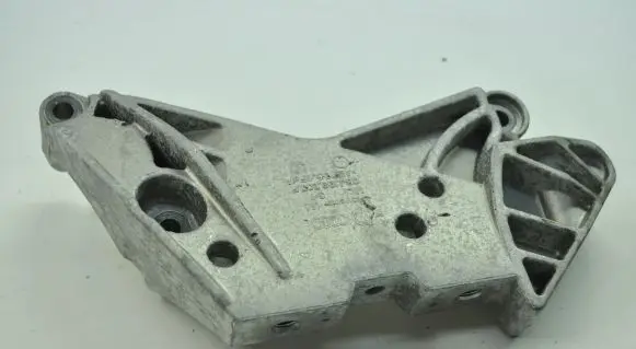 Volkswagen Beetle A5 Engine mounting bracket 06J199207P