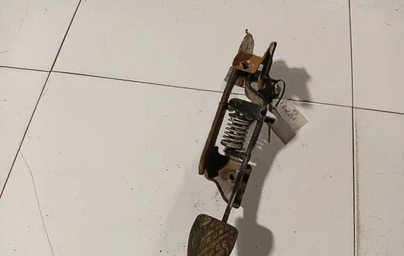 Nissan Qashqai Clutch pedal 