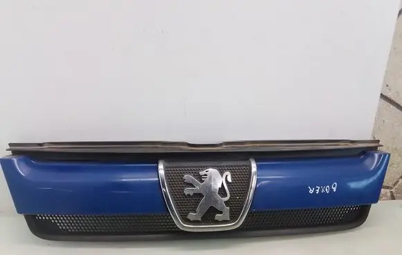 Peugeot Boxer Front bumper upper radiator grill 1304703070 ST3162