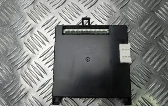 Toyota Yaris Comfort/convenience module 892210D470 G2208