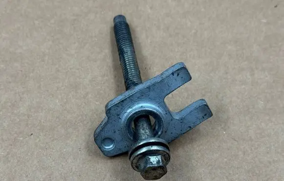 Nissan Qashqai Fuel Injector clamp holder 6457