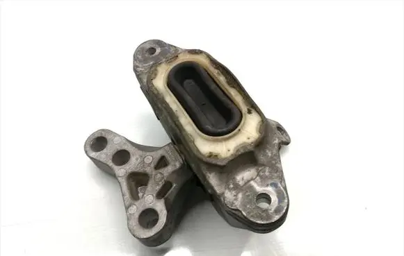 Chevrolet Cruze Engine mount bracket 13248544