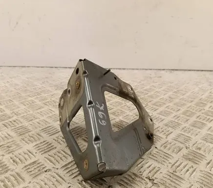 Audi A6 S6 C6 4F Fender mounting bracket 4F0821135B