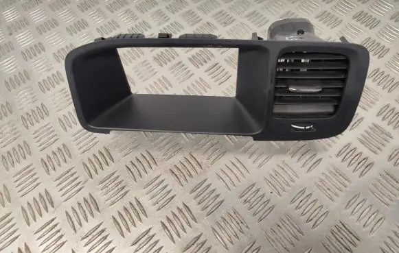 Volvo V60 Dash center air vent grill 30791675