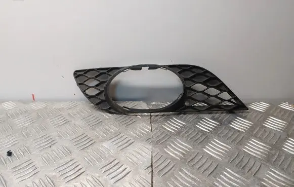 Mercedes-Benz E W210 Front bumper lower grill A2118850422