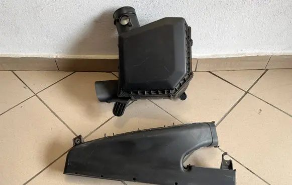 Volvo XC40 Air filter box 32222663