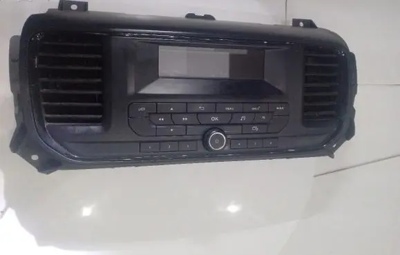 Head unit multimedia control