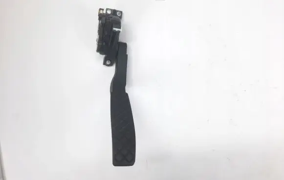 Volkswagen Touareg I Accelerator throttle pedal 7L0723507D