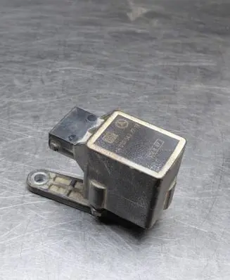 Mercedes-Benz E W211 Air suspension front height level sensor A0105427717