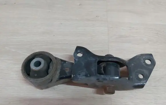 Toyota Yaris Engine mount vacuum valve YARISIIIPODUSZKA92