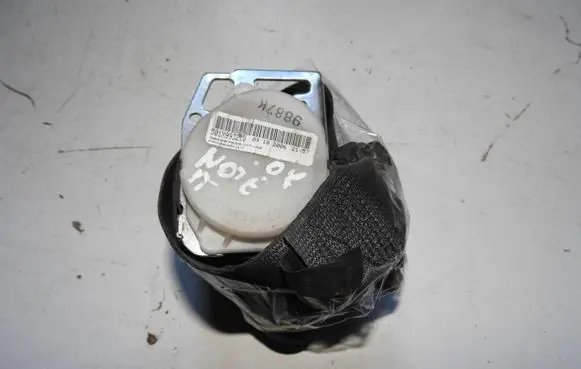 Nissan Note (E11) Seat belt trim 123A67g