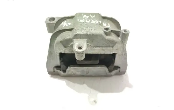 Volkswagen Touran I Engine mount bracket 1K0199262