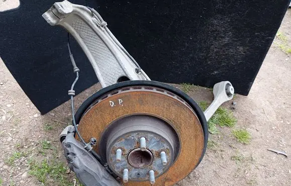 Tesla Model S Front wheel hub spindle knuckle
