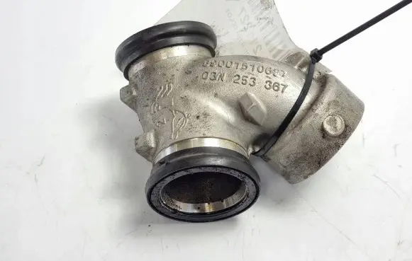 Volkswagen PASSAT B8 Coolant pipe/hose 