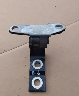 Infiniti EX Rear door lower hinge
