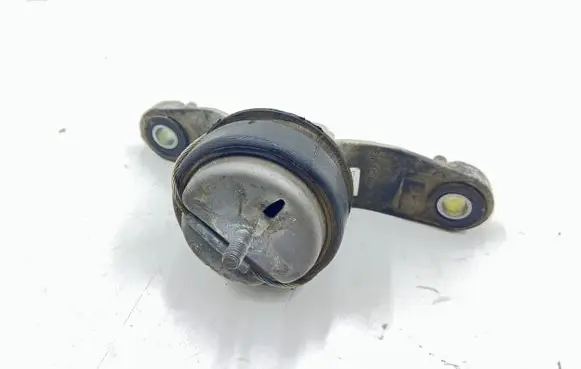 Volvo V40 Engine mount bracket 31359635