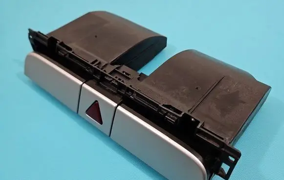 Glove box