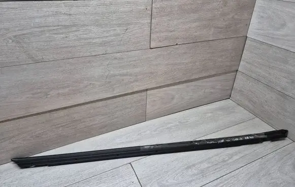Audi TT TTS Mk2 Front door glass trim molding 8J0837478C