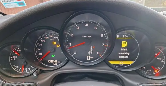 Speedometer (instrument cluster)