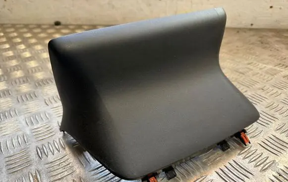 Bottom trim