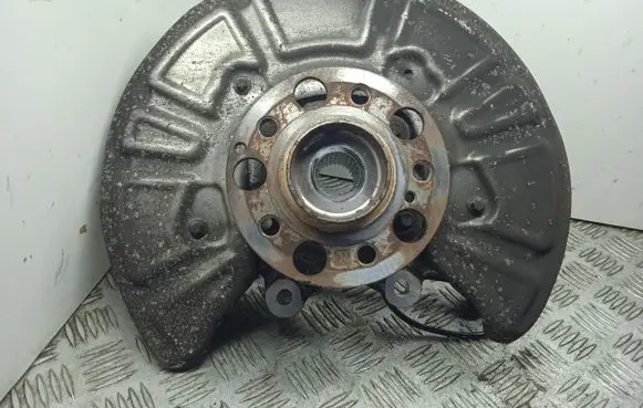 Mercedes-Benz C AMG W205 Rear wheel hub A2055460300