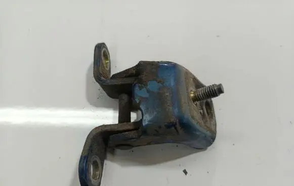 Nissan Almera Tino Rear door lower hinge