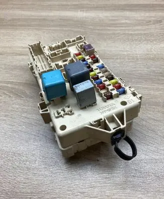 Toyota Corolla Verso E121 Fuse module 892210F010