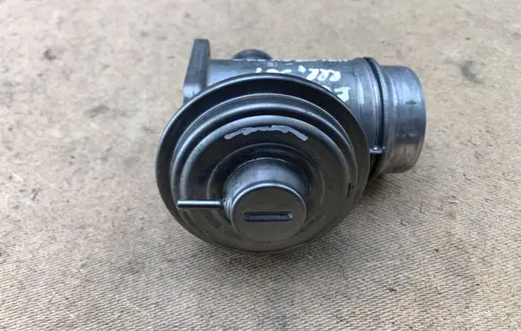 BMW 7 E65 E66 EGR valve 7789999 11717804379 7804379