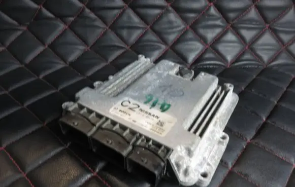 Nissan Qashqai Engine control unit/module 23710BB47A 0281017185 1039S43639