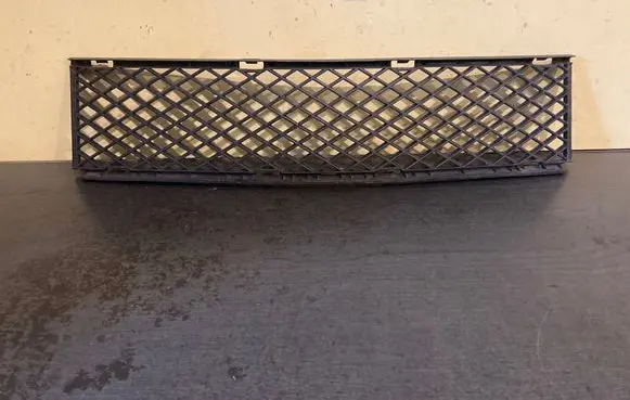 BMW 7 E65 E66 Front bumper lower grill 51117135573 72758411