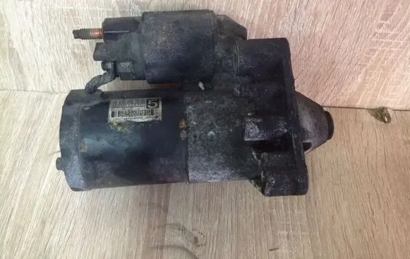 Citroen C4 I Picasso Starter motor 966352888001