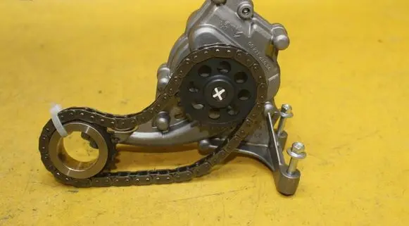 Peugeot 208 I Oil pump 