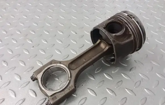 BMW X5 E70 Piston with connecting rod 84L107