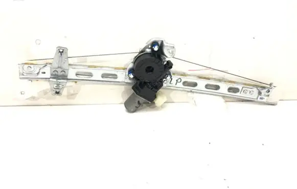 Suzuki SX4 S-Cross Front door window regulator with motor