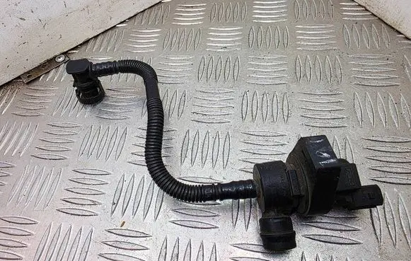 BMW 1 E81 E87 Vacuum valve 7512582
