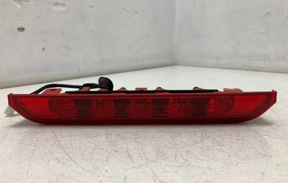 KIA Stonic Third/center stoplight