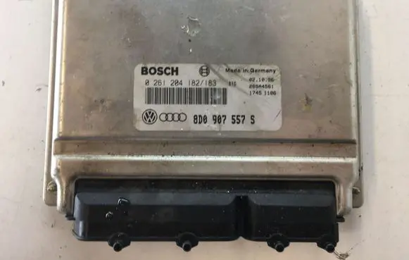 Audi A4 S4 B5 8D Engine control unit/module 0261204182 8D0907557S