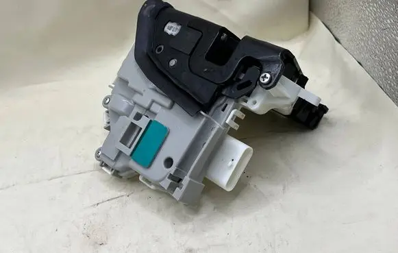 Audi A1 Rear glass lock/latch C474 8X1837016C