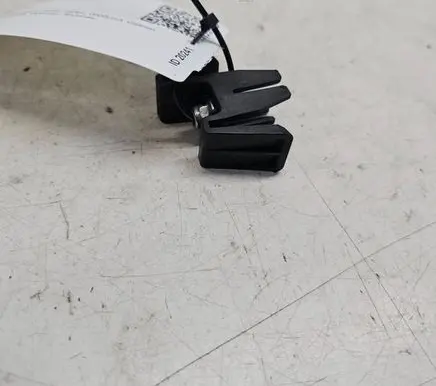 Jaguar XE Headlight/headlamp mounting bracket 