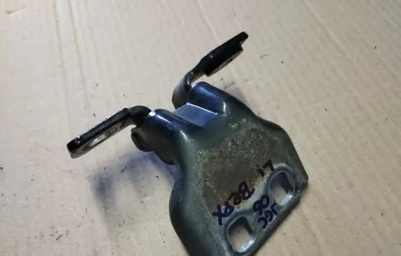 Jeep Grand Cherokee (WK) Front door upper hinge 55391223AA