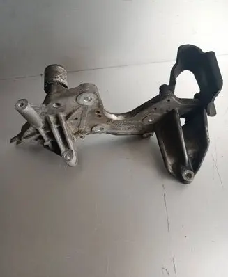 Volkswagen Touareg I Fuel pump bracket 059130147P