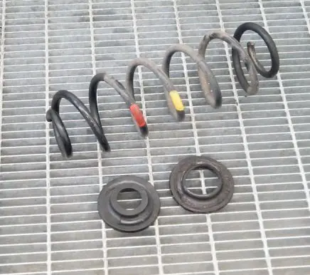 Toyota Prius (XW50) Rear coil spring
