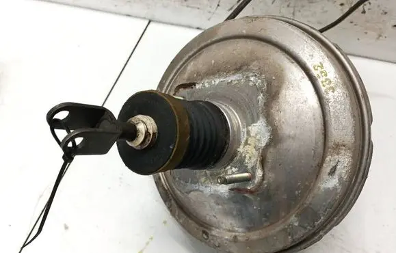 BMW 5 E60 E61 Brake booster 