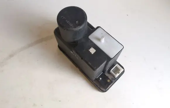 Audi A4 S4 B5 8D Central locking vacuum pump 4A0862257C