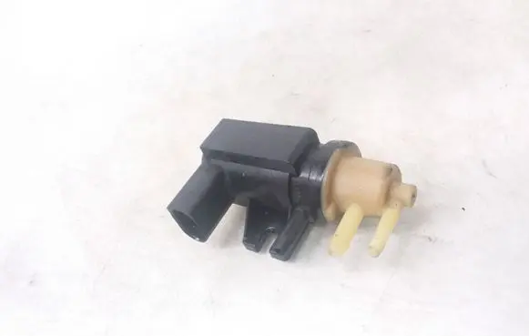 Volkswagen Touran I Turbo solenoid valve 1K0906627A