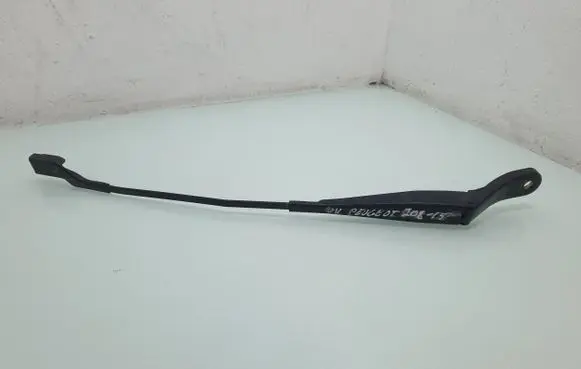 Peugeot 208 Front wiper blade arm 9673291980