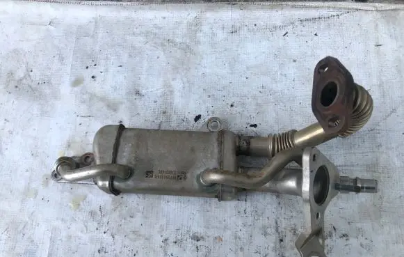 Renault Captur EGR valve cooler 147350364R
