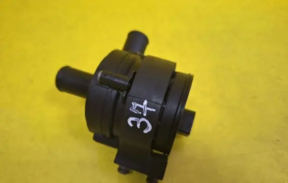 Renault Clio III Electric auxiliary coolant/water pump 0392023020