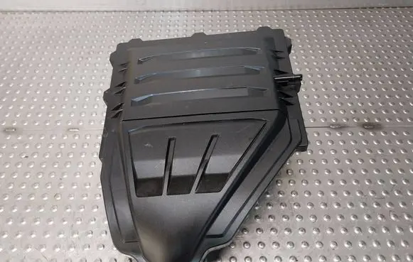 Audi Q2 - Air filter box 04C129620A